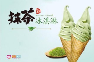 蜜雪冰城装饰风格多样，记忆点标识清晰